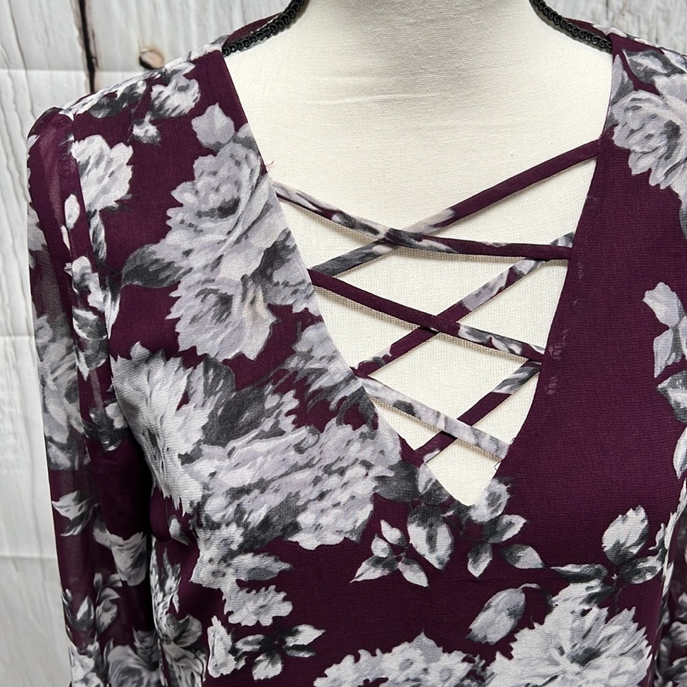 SPEECHLESS Maroon, Black & Gray Floral Bell Sleeve Dress - Medium - Picture 4 of 9